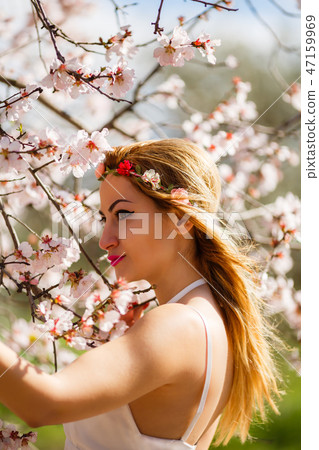 Romantic blonde woman Romantic blonde woman 47159969