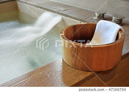 Bath bucket with a towel  47160784