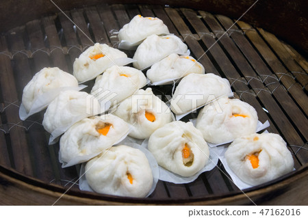 steamed stuffed buns in bamboo steamer steamed stuffed buns in bamboo steamer 47162016