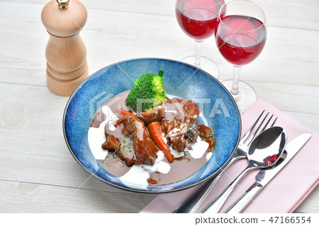 Western-style beef stew, stewed beef red wine + demiglace sauce, meat dishes, beef shank meat demiglace sauce simmered. Western-style beef stew, stewed beef red wine + demiglace sauce, meat dishes, beef shank meat demiglace sauce simmered. 47166554