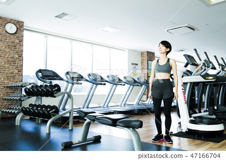 健身運動健身房訓練中期女子運動 47166704