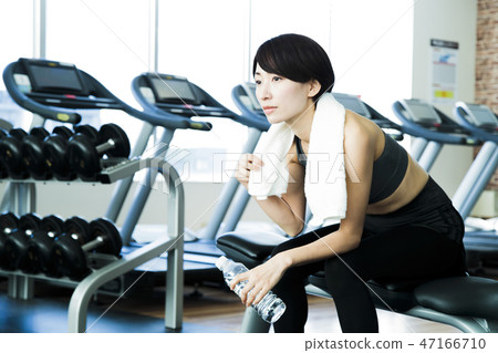 Fitness Sports Gym Training Middle Female Exercise Fitness Sports Gym Training Middle Female Exercise 47166710