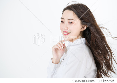 年輕女性、女性、大學生、青年、牛仔褲、 47166896