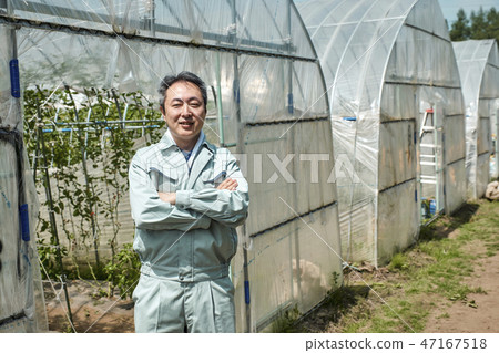 男性農業房屋栽培 男性農業房屋栽培 47167518
