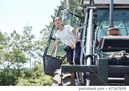 婦女農業拖拉機 婦女農業拖拉機 47167609