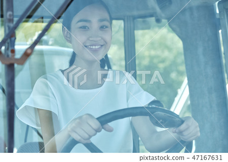 婦女農業拖拉機 婦女農業拖拉機 47167631