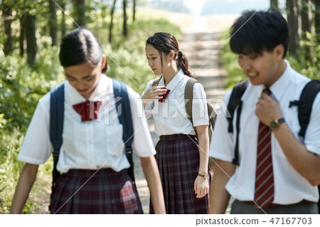 高中生上學 高中生上學 47167703