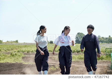 Man and woman agriculture 47167742