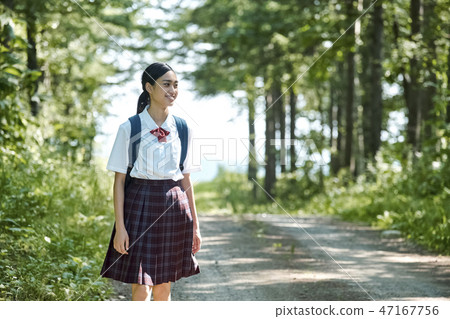 高中生上學 47167756