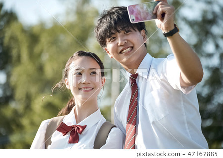 High school student couple dating 47167885