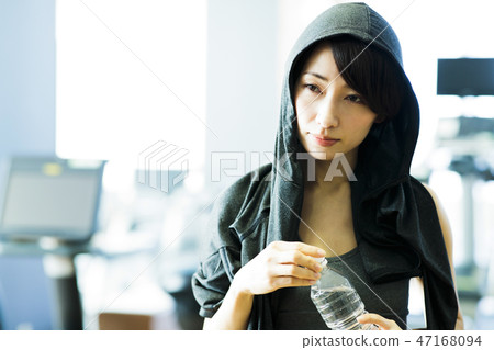 健身運動健身房訓練中期女子運動 47168094