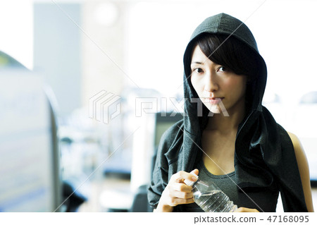 健身運動健身房訓練中期女子運動 47168095