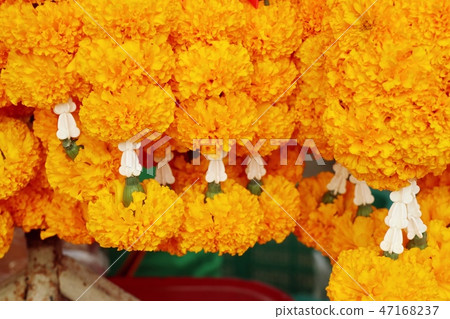 flowers garland in market 47168237