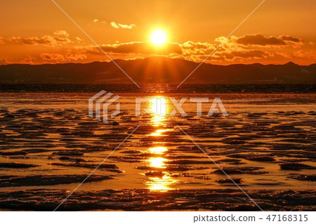 Lake Notori dyed orange 47168315