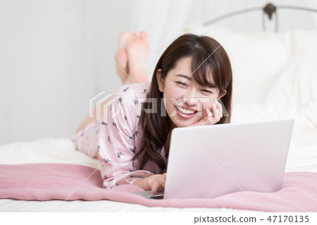 A woman on the bed 47170135