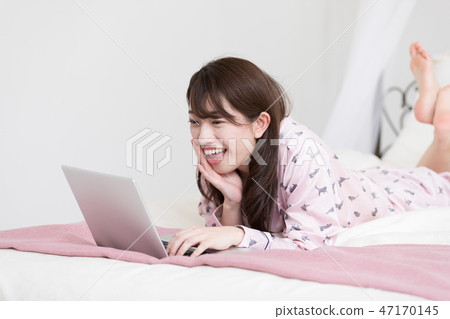A woman on the bed 47170145