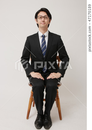 Young intelligent business man 47170189