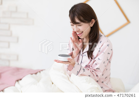 A woman on the bed 47170261