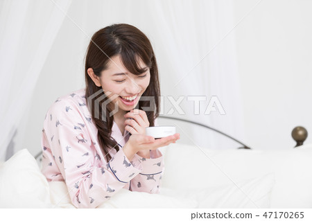 A woman on the bed 47170265