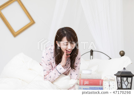 A woman on the bed 47170298