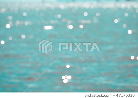 Blur reflection of sunlight on blue sea island Blur reflection of sunlight on blue sea island 47170336