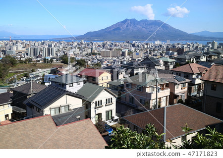 Sakurajima and the streets of Kagoshima city 47171823