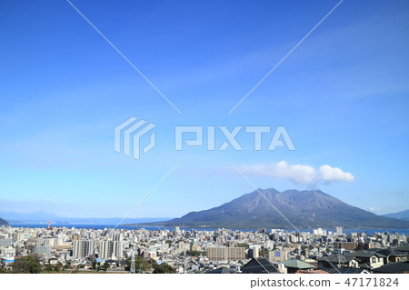 Sakurajima and the streets of Kagoshima city Sakurajima and the streets of Kagoshima city 47171824