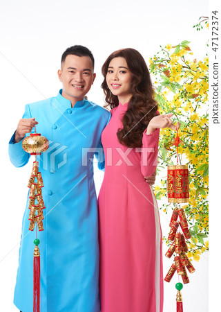 Young couple celebrating Tet 47172374