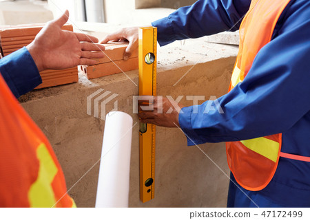 Cheking wall for evenness Cheking wall for evenness 47172499