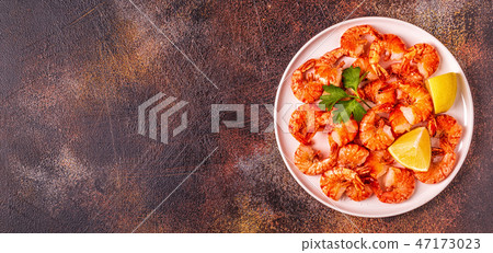 Grilled shrimps with lemon parsley and garlic Grilled shrimps with lemon parsley and garlic 47173023