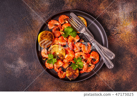 Grilled shrimps with lemon parsley and garlic Grilled shrimps with lemon parsley and garlic 47173025