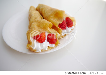 Strawberry crepe Strawberry crepe 47173132