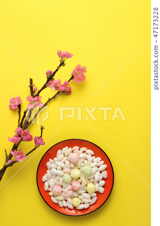 Chicks and peach blossoms Chicks and peach blossoms 47173228