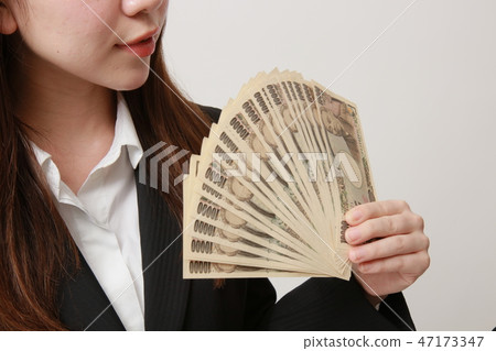 Person who substitutes wadbuns for fan or fan 47173347