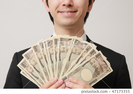 Person who substitutes wadbuns for fan or fan 47173355