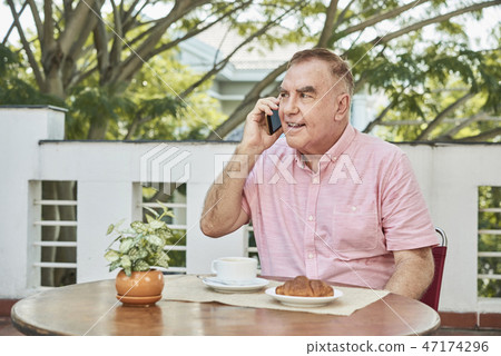 Senior man talking on phone 47174296