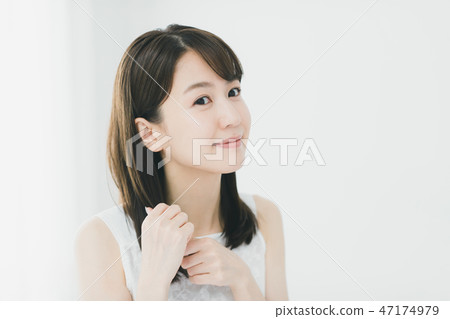 female, lady, woman 47174979