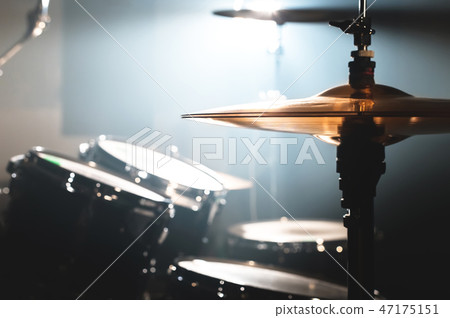 Close-up Drum set in a dark room against the backdrop of the spotlight. Atmospheric background Close-up Drum set in a dark room against the backdrop of the spotlight. Atmospheric background 47175151