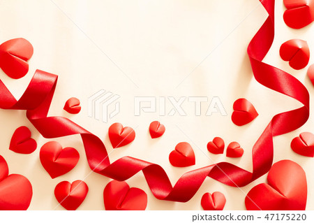 紅色心臟和絲帶的愛戀的圖像 47175220