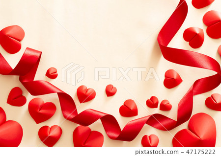 紅色心臟和絲帶的愛戀的圖像 47175222