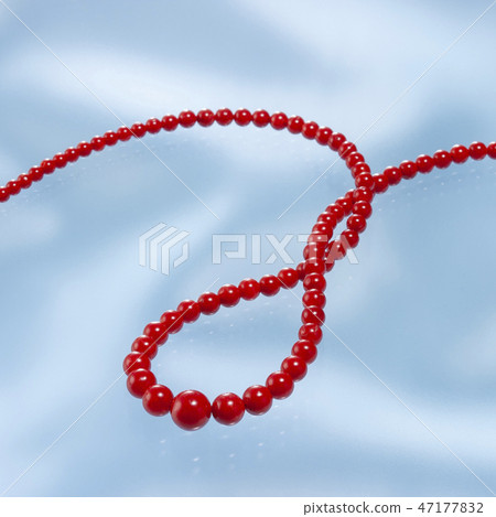 Red coral necklace 47177832