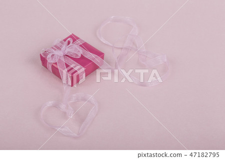 pink gift box pink gift box 47182795