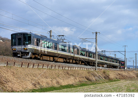 223系列5000系列/ 5000系列高速船用5號車在試生產線上運行 47185392