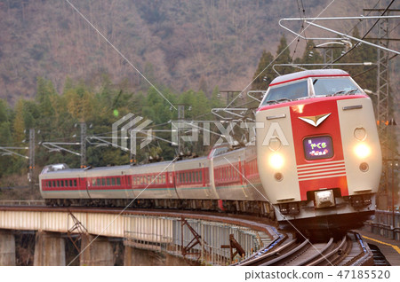 Series 381 L Limited Express Yakumo 7 both running on the line Series 381 L Limited Express Yakumo 7 both running on the line 47185520