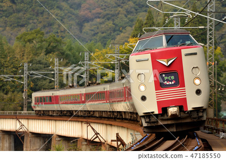Series 381 L limited express Yakumo 6 both running on the line Series 381 L limited express Yakumo 6 both running on the line 47185550