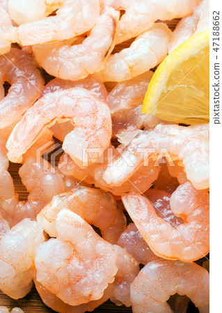 Shrimp with spices and lemon. Close up.  47188662
