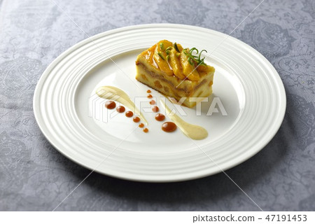 Bread and butter pudding 47191453