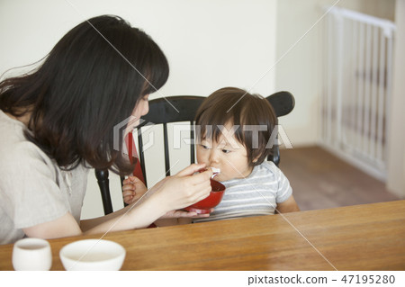 Child eating baby food 47195280