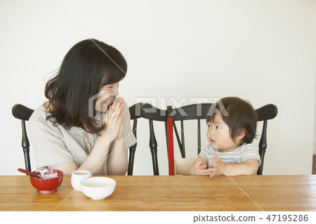 Child eating baby food 47195286