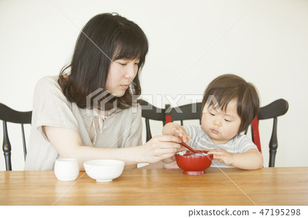 Child eating baby food 47195298